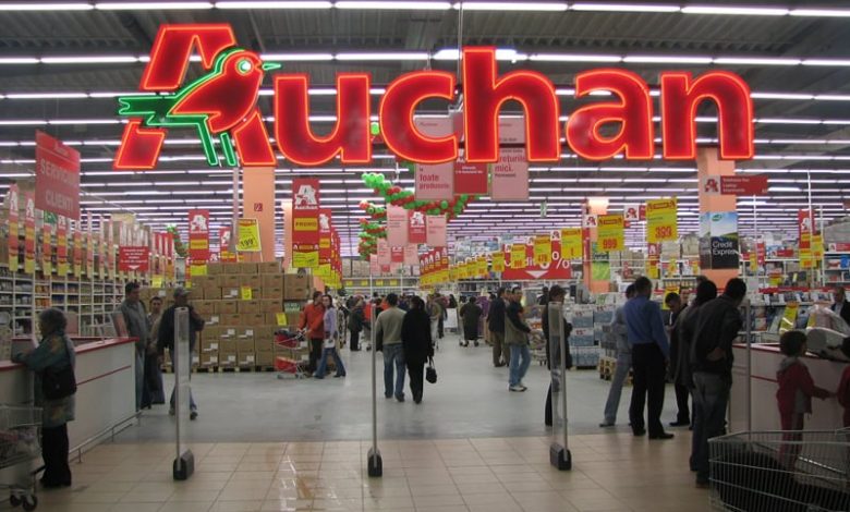 Magazinele Auchan își mențin porțile deschise.