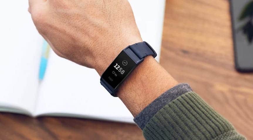 Fitbit Charge 4 Are Buildt-in și Nimic Mai Mult
