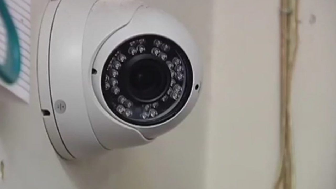 Hackerii pot avea acces în intimitatea casei printr-o camera de supraveghere populară