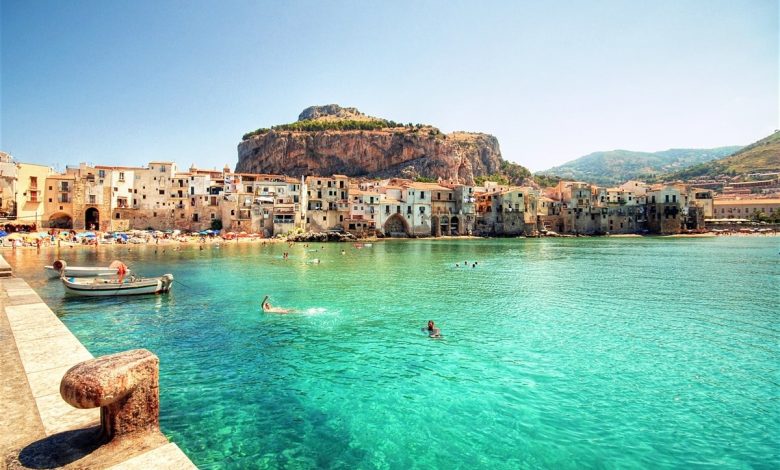 Sicilia plătește o parte din biletul de avion și din cazarea turiștilor