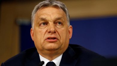 Protest cu mașini lângă biroul lui Viktor Orban