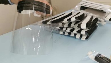 Mai multi liceeni produc viziere pentru medici