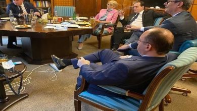 S-a aflat cine a făcut controversata poză cu Guvernul