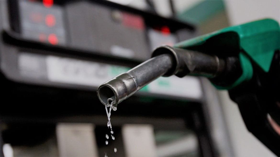 Benzina din România a ajuns la cel mai mic preț din ultimii 10 ani