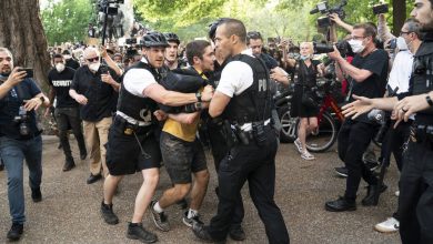Confruntări violente între protestatari și Secret Service