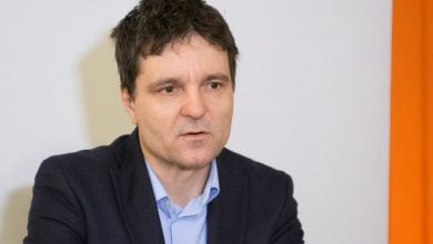 Încă o conferință cu scandal pentru Nicușor Dan