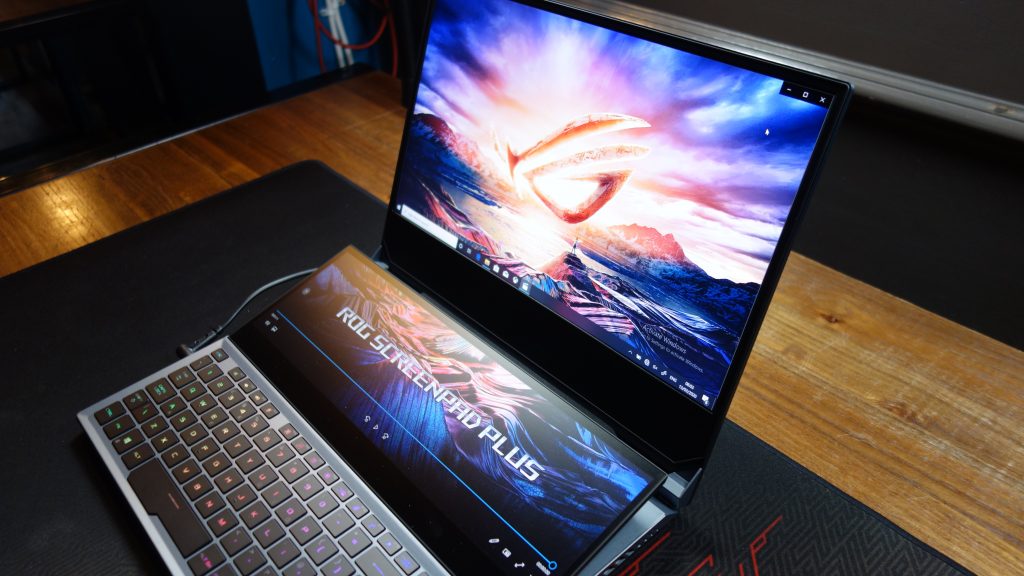 Laptopul de gaming cu două ecrane a ajuns în România
