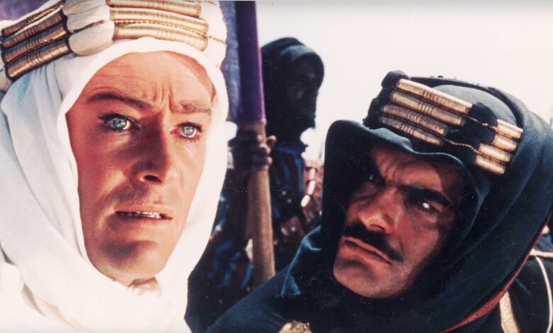 Omar Sharif (dreapta) în filmul Lawrence al Arabiei alături de Peter O Toole (stânga)