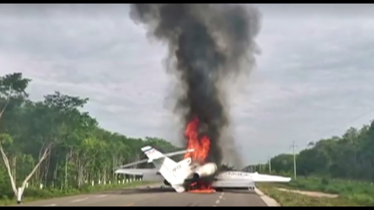 Un avion suspect ca transporta droguri a luat foc