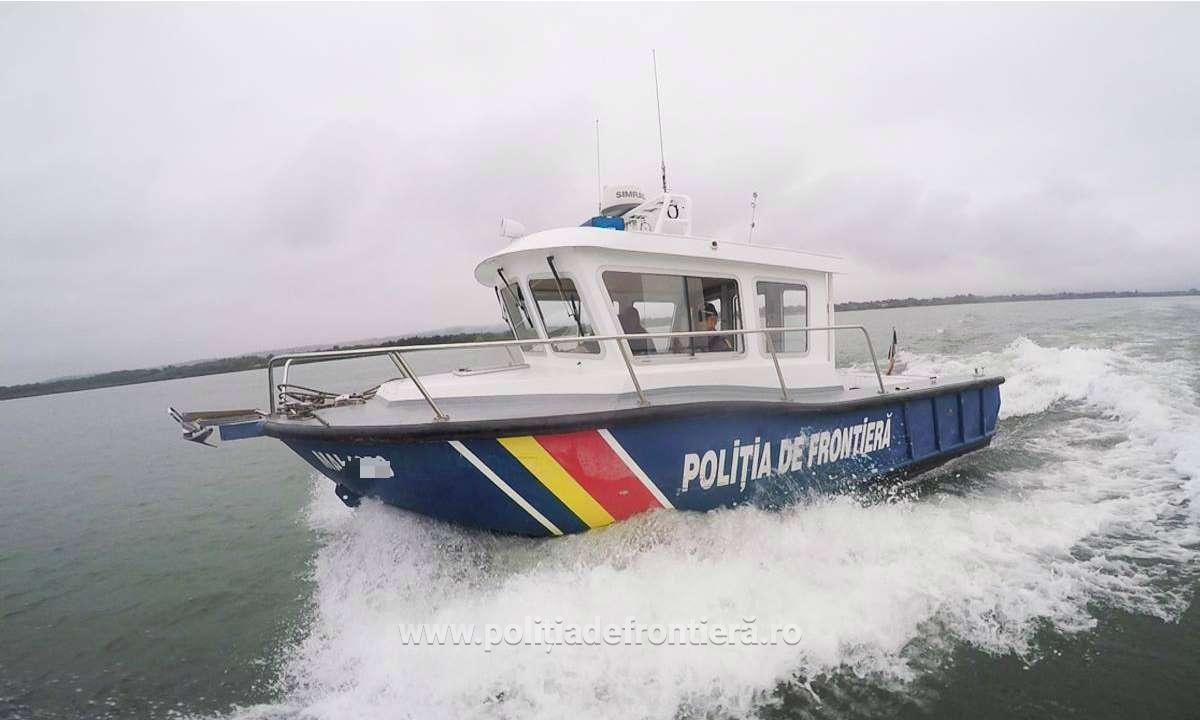 Politia de frontieră a scos din apele Dunării doi imigranţi